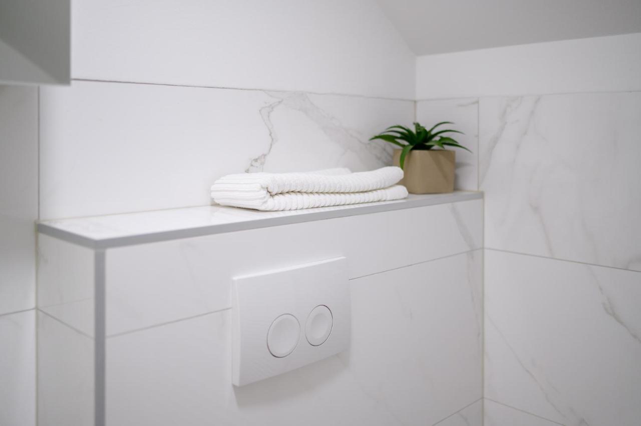 Flexible Selfcheckins 49 - - Parking - New - Luxury Appartamento Zagabria